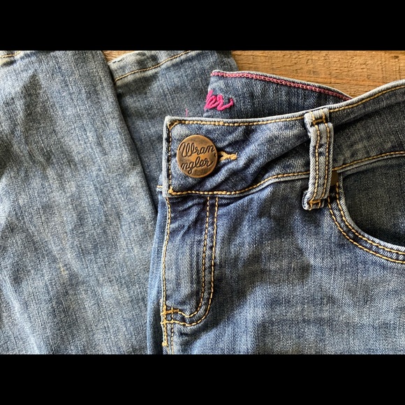 Wrangler Women’s Booty Up jeans - Picture 3 of 3